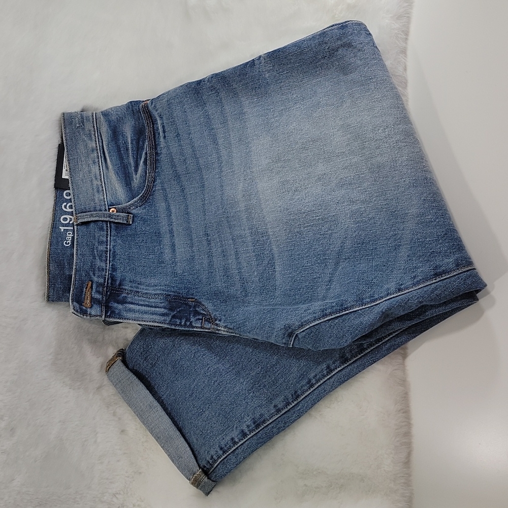 GAP Sexy Boyfriend Jean Capris  Size 32R